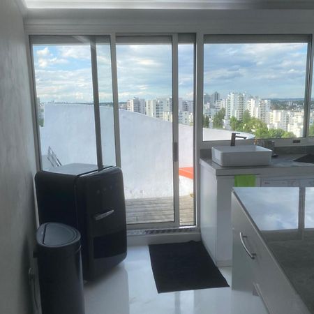 14Eme Et Der Etage "Arty" Avec 2 Chambres Et Vue Panoramique ! Creteil Luaran gambar