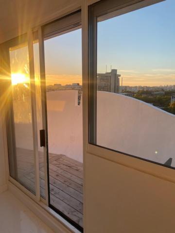 14Eme Et Der Etage "Arty" Avec 2 Chambres Et Vue Panoramique ! Creteil Luaran gambar